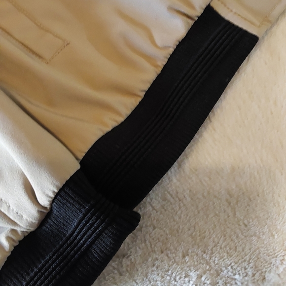 🌺 NEW Mens Urbanfind Tan/Black Lightweight Sportswear Jacket w/Tech Pocket - Picture 11 of 12